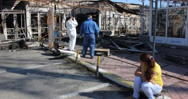 IMAGINILE INCENDIULUI DEVASTATOR DIN MAMAIA / O femeie a ars de vie și șapte magazine au fost distruse - 4