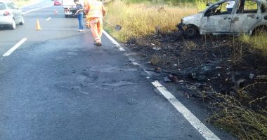 FOTO. Autoturism cuprins de flăcări, la ieșire din Neptun - 3