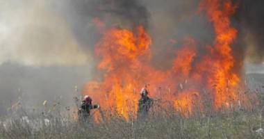 Stire din Eveniment : Pompierii constănțeni, în acțiune! A IZBUCNIT UN INCENDIU