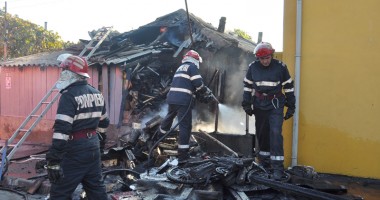 Incendiu la o casă din zona Halta Traian. Vezi imagini de la intervenție - 4