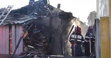 Incendiu la o casă din zona Halta Traian. Vezi imagini de la intervenție - 6