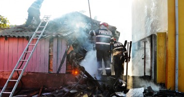 Incendiu la o casă din zona Halta Traian. Vezi imagini de la intervenție - 3