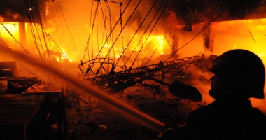 Stire din Actualitate : Hotel mistuit de foc.  11 persoane au murit și 70 au fost rănite