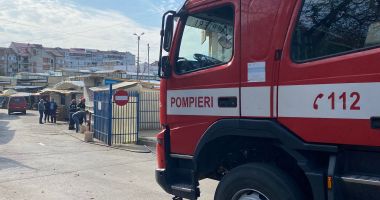 Stire din Eveniment : Incendiu la un chioșc din piață, la Medgidia. Pompierii intervin de urgență