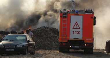 IMAGINI SPECTACULOASE / Incendiu violent lângă Metro 1 - 8