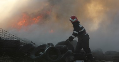 IMAGINI SPECTACULOASE / Incendiu violent lângă Metro 1 - 6