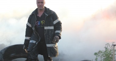IMAGINI SPECTACULOASE / Incendiu violent lângă Metro 1 - 3