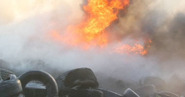IMAGINI SPECTACULOASE / Incendiu violent lângă Metro 1 - 9
