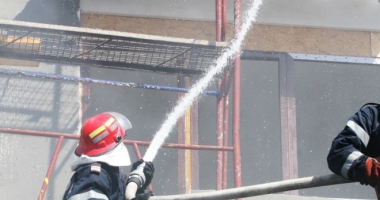 Stire din Eveniment : UPDATE. Incendiu la Constanța. ARDE UN APARTAMENT