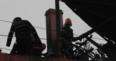 Incendiu violent la Constanța. Pompierii nu au putut acționa pentru că… nu aveau apă! - 2