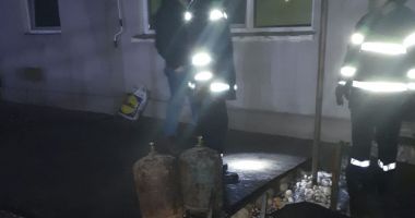 Stire din Eveniment : Incendiu în localitatea Techirghiol. A ars tot acoperișul unei case
