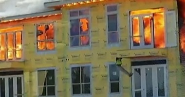 Stire din Actualitate : VIDEO - INCENDIU VIOLENT în Texas: un BLOC cu peste 360 de apartamente a ars din temelii