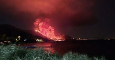 Stire din Actualitate : Incendiu puternic în Thassos, insula preferată a românilor. Mai multe drumuri sunt blocate