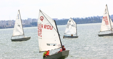 Stire din Sport : Încep competițiile de yachting! 28 de întreceri pe apă în 2017