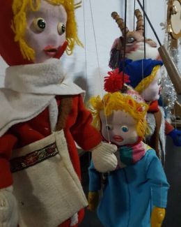 Stire din Cultură-Educație : Încep colindele la Teatrul "Căluțul de Mare"