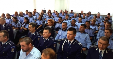 Stire din Eveniment : Începe campania electorală și în Poliție? Se anunță salarii mărite. "Manipulare ieftină! Polițiștii sunt luați de fraieri!"