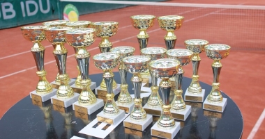 Stire din Economie : Începe Cupa CELCO de Tenis de Câmp pentru veterani