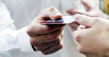 Stire din Sănătate : Începe distribuirea cardurilor de sănătate. Iată când le primesc constănțenii