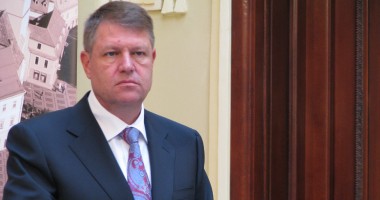 Stire din Politică-Administrație : "Începem strângerea de semnături pentru  prezidențiale"