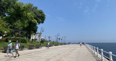 Stire din Social : Începe să se mai răcorească, pe litoral