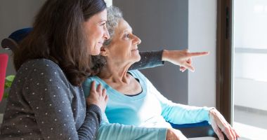 Stire din Social : Începe selecţia vârstnicilor care vor primi îngrijire la domiciliu