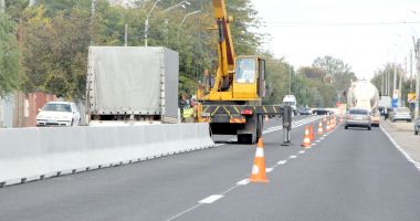 Stire din Eveniment : Încep lucrările pentru amplasarea parapeților despărțitori pe drumul spre Mangalia