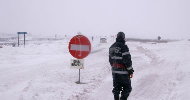 Stire din Social : Încep să pice liniile de tensiune! Mii de locuitori, fără curent electric, în plin cod portocaliu de viscol și ger