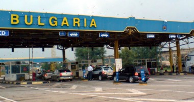 Stire din Eveniment : Încerca să scoată din țară o mașină cu acte false