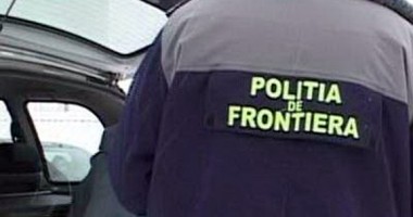 Încercau să scoată mașini  din țară cu acte false