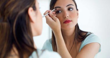 Stire din Sănătate : În ce situaţii sunt dăunătoare produsele cosmetice