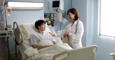 Stire din Sănătate : În ce țări preferă să-și trateze bolile românii cu bani