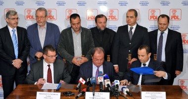 Stire din Politică-Administrație : Blaga, Ungureanu și Pavelescu au semnat protocolul Alianței România Dreaptă