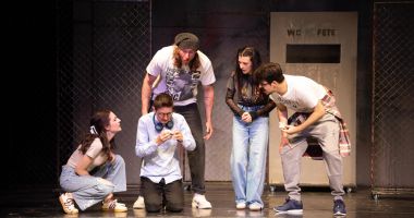 Stire din Cultură-Educație : Teatrul „Căluțul de Mare” intră în vacanță. „Avioane de hârtie” încheie stagiunea