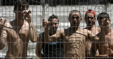 Scrisoarea unui deținut despre condițiile din penitenciar: "Mi-am bătut cuie în cap ca să scap de aici. Trăim printre gândaci și ploșnițe" - 3