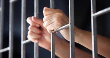 Stire din Eveniment : Mii de euro despăgubiri pentru un violator în serie, din cauza condițiilor din închisoare