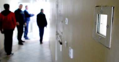 Stire din Eveniment : "Temutul" traficant de droguri constănțean vrea protecție pentru el și familia lui!