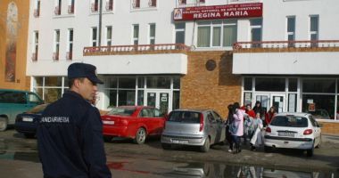 Stire din Eveniment : Incident la Colegiul de Arte "Regina Maria". O tânără a ajuns la spital