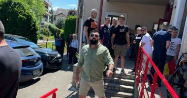 Stire din Actualitate : Incident violent la o secție de votare din Franța. O persoană ar fi fost lovită și scuipată de mai mulți indivizi