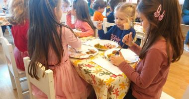 Stire din Eveniment : Incident revoltător la grădiniţă! Un copil de 6 ani, închis de educatoare în debara, în timpul pauzei de masă