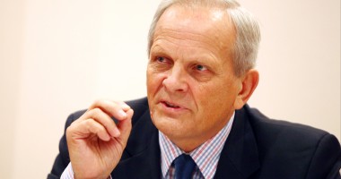 Stire din Politică-Administrație : "În cinci ani, Elena Băsescu nu a fost niciodată raportor al PE"