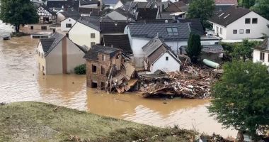 Stire din Social : Oraşe sub ape. Tot mai mulţi morţi în urma inundaţilor din Germania