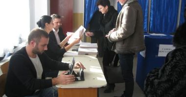 Stire din Politică-Administrație : Câți bani vor câștiga membrii secțiilor de votare la alegerile parlamentare și prezidențiale