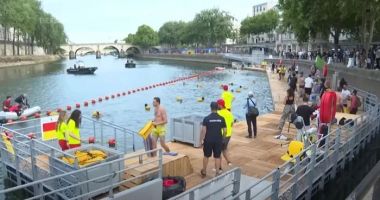Stire din Actualitate : Parizienii pot înota din nou în Sena, după aproape un secol