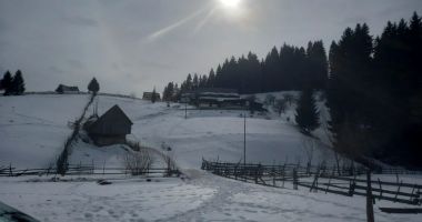 Stire din Actualitate : Mai multe stațiuni montane au rămas fără curent electric. Turiștii pleacă supărați