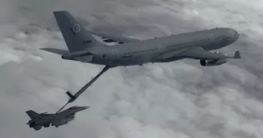 Stire din Actualitate : Primele avioane cisternă americane au aterizat în România