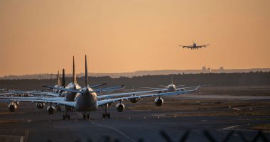 Stire din Eveniment : Şase aeroporturi, evacuate în Franţa după ''ameninţări cu atentate''