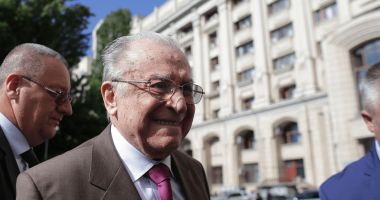 Stire din Eveniment : Dosarul Revoluției: Ion Iliescu poate fi judecat pentru infracțiuni contra umanității. Decizia nu este definitivă