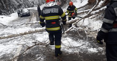 Stire din Eveniment : Peste 5.000 de pompieri, cu peste 4.000 mijloace tehnice, pregătiţi să intervină, în contextul prognozelor meteorologilor