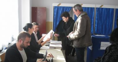 Stire din Social : Aproape 2 milioane de persoane au votat la secţiile din ţară, la patru ore de la deschiderea urnelor