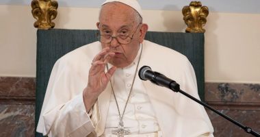 Stire din Actualitate : Papa Francisc și-a anulat toate evenimentele după ce a fost internat în spital